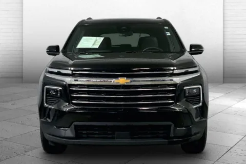 Photos of 2025 Chevrolet Traverse FWD LT for sale in Kansas City, MO at Cable Dahmer Chrysler Dodge Jeep Ram of Kansas City