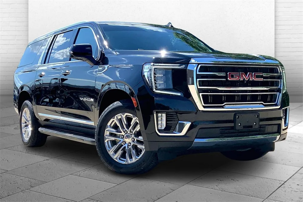 Black 2021 GMC Yukon XL SLT for sale in Kansas City, MO