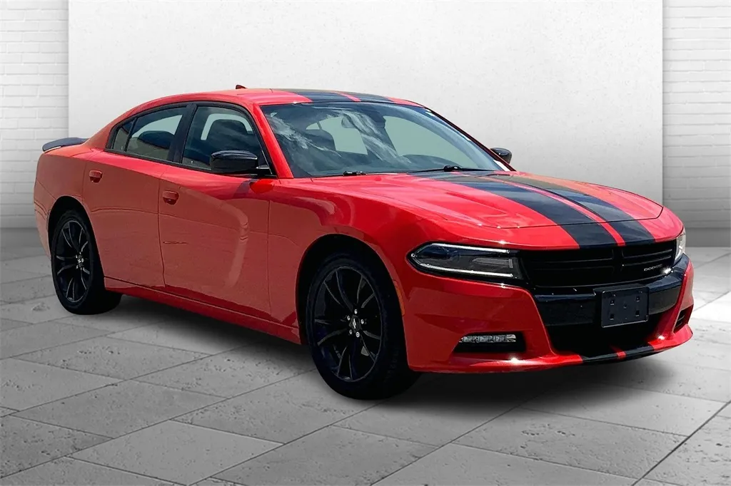 Red 2018 Dodge Charger V6 for sale in Kansas City, MO