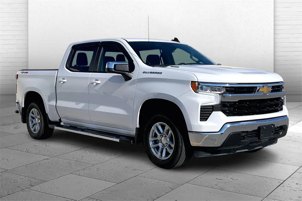 White 2022 Chevrolet Silverado 1500 LT for sale in Kansas City, MO