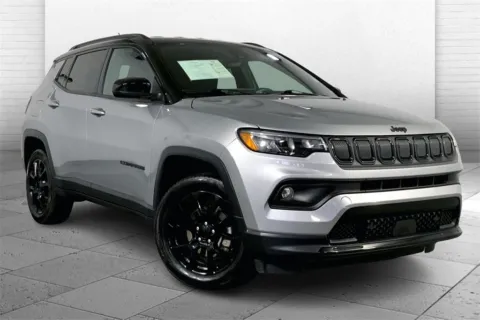 Silver 2022 Jeep Compass Altitude for sale in Kansas City, MO