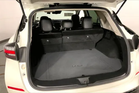 More photos of 2022 Nissan Murano SV at Cable Dahmer Chrysler Dodge Jeep Ram of Kansas City, MO