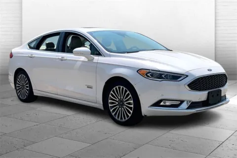 White 2018 Ford Fusion Energi Platinum for sale in Kansas City, MO