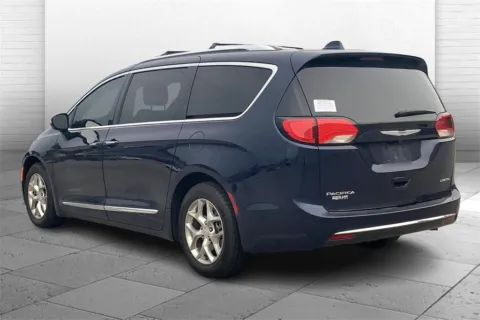More photos of 2018 Chrysler Pacifica Limited at Cable Dahmer Chrysler Dodge Jeep Ram of Kansas City, MO