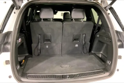 More photos of 2024 Jeep Grand Cherokee L Altitude 4x4 at Cable Dahmer Chrysler Dodge Jeep Ram of Kansas City, MO