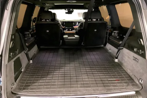 More photos of 2022 Jeep Grand Wagoneer Series III at Cable Dahmer Chrysler Dodge Jeep Ram of Kansas City, MO