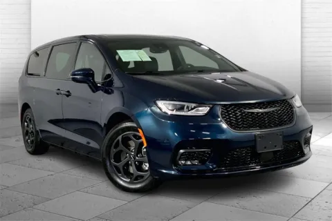 Blue 2022 Chrysler Pacifica Hybrid Limited for sale in Kansas City, MO