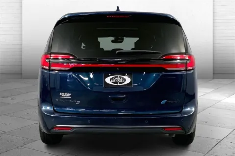 Another view of 2022 Chrysler Pacifica Hybrid Limited for sale in Kansas City, MO at Cable Dahmer Chrysler Dodge Jeep Ram of Kansas City
