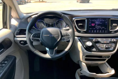 More photos of 2018 Chrysler Pacifica Touring L at Cable Dahmer Chrysler Dodge Jeep Ram of Kansas City, MO