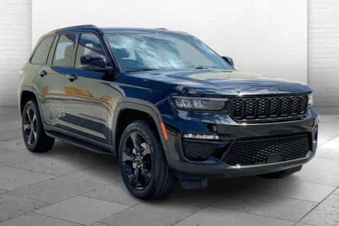 Black 2023 Jeep Grand Cherokee Limited 4x4 for sale in Kansas City, MO