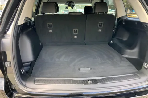 More photos of 2023 Jeep Grand Cherokee Limited 4x4 at Cable Dahmer Chrysler Dodge Jeep Ram of Kansas City, MO