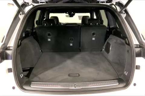 More photos of 2024 Jeep Grand Cherokee Overland 4x4 at Cable Dahmer Chrysler Dodge Jeep Ram of Kansas City, MO