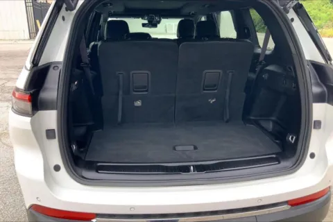 More photos of 2024 Jeep Grand Cherokee L Limited at Cable Dahmer Chrysler Dodge Jeep Ram of Kansas City, MO