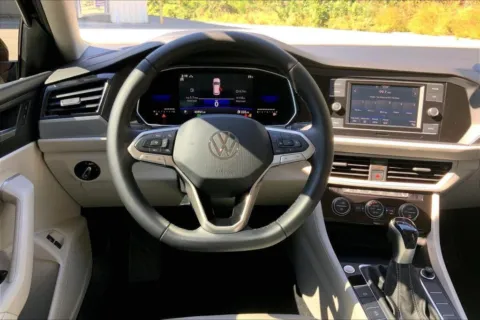 More photos of 2022 Volkswagen Jetta SE at Cable Dahmer Chrysler Dodge Jeep Ram of Kansas City, MO