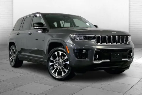 Gray 2022 Jeep Grand Cherokee Overland 4x4 for sale in Kansas City, MO