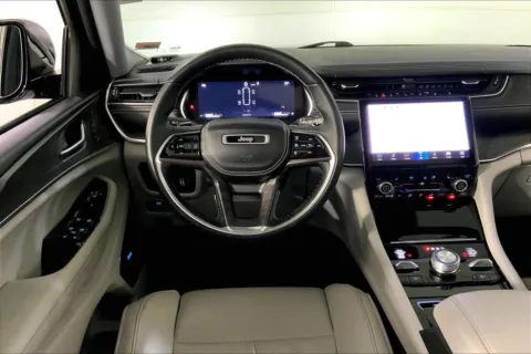 More photos of 2022 Jeep Grand Cherokee Overland 4x4 at Cable Dahmer Chrysler Dodge Jeep Ram of Kansas City, MO