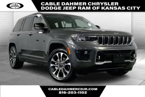 Gray 2022 Jeep Grand Cherokee Overland for sale in Kansas City, MO