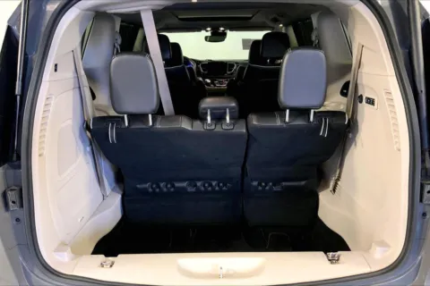 More photos of 2022 Chrysler Pacifica Limited at Cable Dahmer Chrysler Dodge Jeep Ram of Kansas City, MO