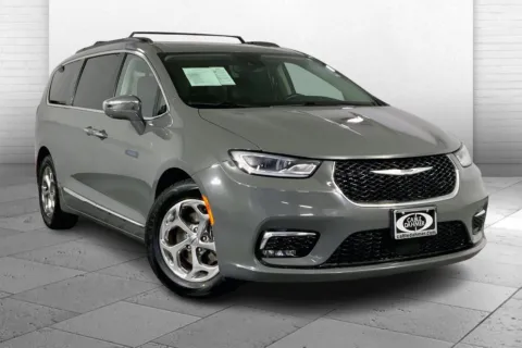 Gray 2022 Chrysler Pacifica Limited for sale in Kansas City, MO