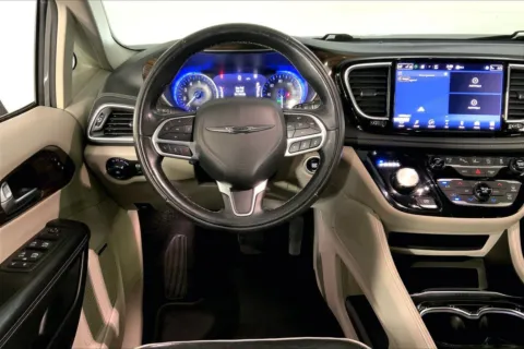 More photos of 2022 Chrysler Pacifica Limited at Cable Dahmer Chrysler Dodge Jeep Ram of Kansas City, MO