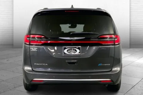 Another view of 2022 Chrysler Pacifica Hybrid Pinnacle for sale in Kansas City, MO at Cable Dahmer Chrysler Dodge Jeep Ram of Kansas City