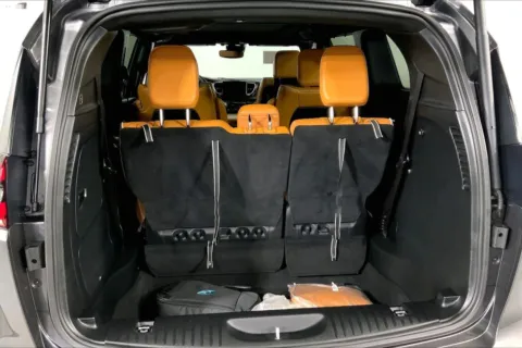 More photos of 2022 Chrysler Pacifica Hybrid Pinnacle at Cable Dahmer Chrysler Dodge Jeep Ram of Kansas City, MO