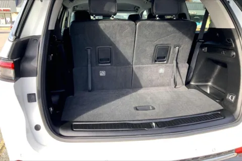 More photos of 2023 Jeep Grand Cherokee L Limited 4x4 at Cable Dahmer Chrysler Dodge Jeep Ram of Kansas City, MO