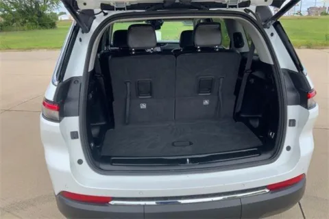 More photos of 2023 Jeep Grand Cherokee L Limited 4x4 at Cable Dahmer Chrysler Dodge Jeep Ram of Kansas City, MO