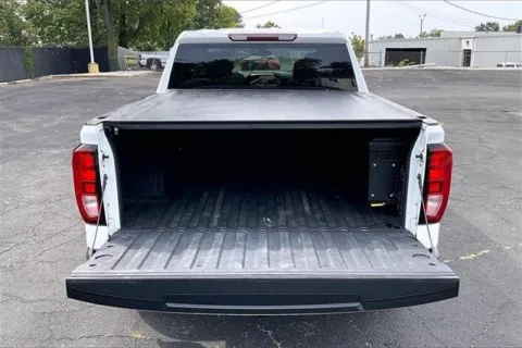 More photos of 2020 GMC Sierra 1500 4WD Crew Cab Short Box SLE at Cable Dahmer Chrysler Dodge Jeep Ram of Kansas City, MO