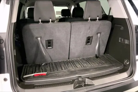 More photos of 2023 GMC Acadia SLE at Cable Dahmer Chevrolet of Independence, MO