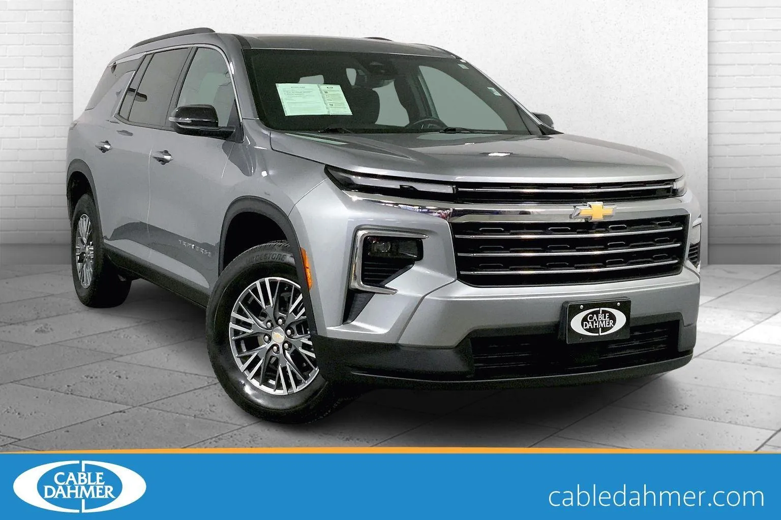 Gray 2025 Chevrolet Traverse LT for sale in Independence, MO