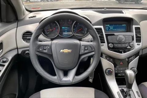 More photos of 2013 Chevrolet Cruze LS at Cable Dahmer Chevrolet of Independence, MO