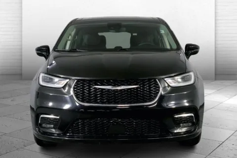 Photos of 2024 Chrysler Pacifica Touring L for sale in Independence, MO at Cable Dahmer Chevrolet of Independence