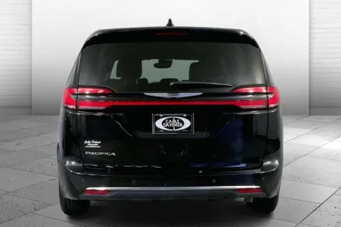 Another view of 2024 Chrysler Pacifica Touring L for sale in Independence, MO at Cable Dahmer Chevrolet of Independence