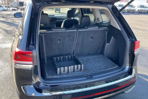 More photos of 2021 Volkswagen Atlas 3.6L V6 SE w/Technology R-Line at Cable Dahmer Chevrolet of Independence, MO