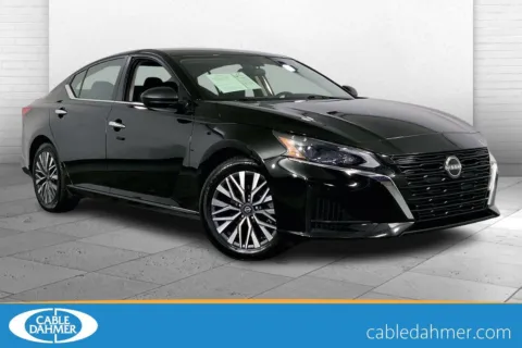 Black 2024 Nissan Altima 2.5 SV for sale in Independence, MO