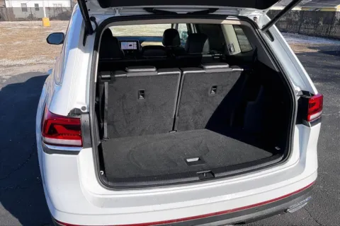 More photos of 2024 Volkswagen Atlas 2.0T SE w/Technology at Cable Dahmer Chevrolet of Independence, MO