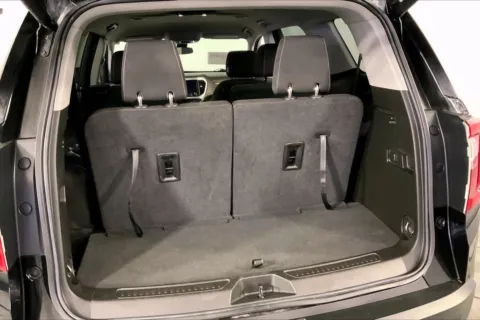 More photos of 2023 GMC Acadia SLE at Cable Dahmer Chevrolet of Independence, MO