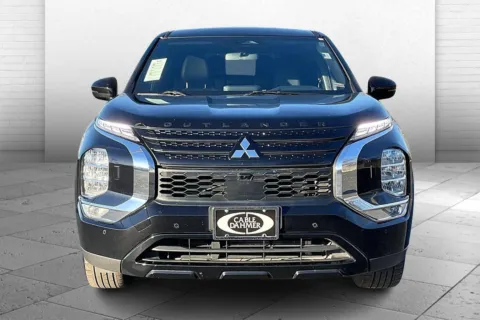 Photos of 2022 Mitsubishi Outlander SE for sale in Independence, MO at Cable Dahmer Chevrolet of Independence