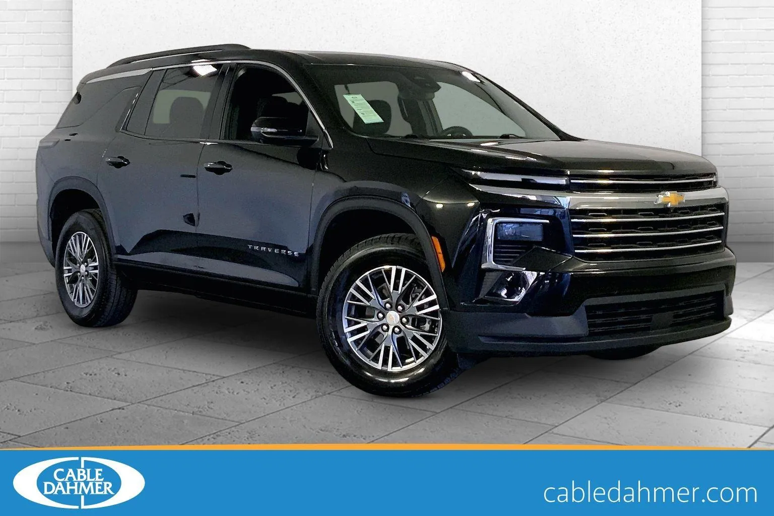 Black 2024 Chevrolet Traverse LT for sale in Independence, MO