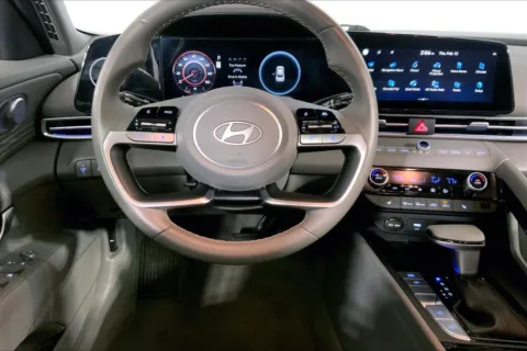 More photos of 2025 Hyundai Elantra SEL Convenience at Cable Dahmer Chevrolet of Independence, MO
