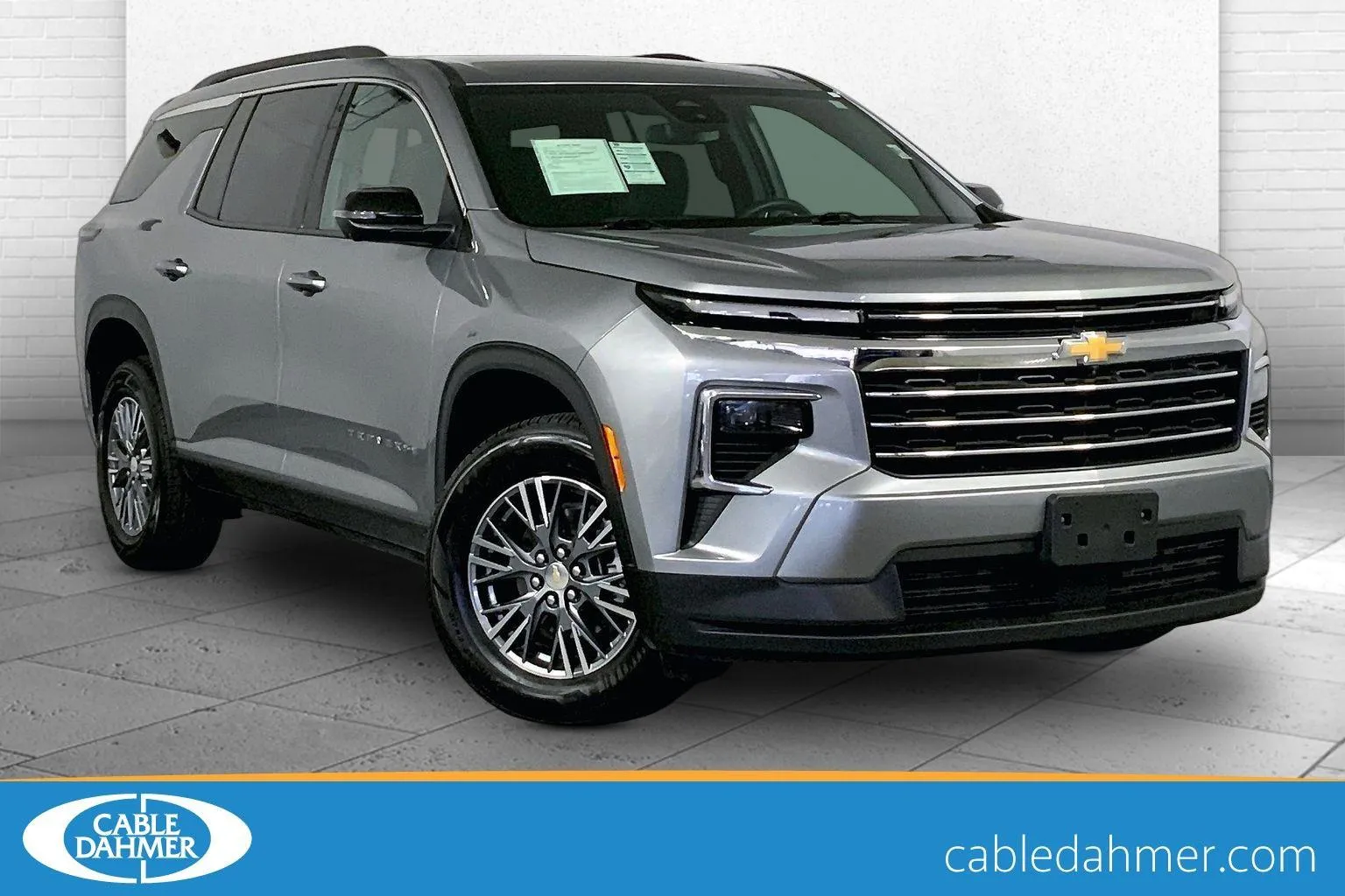 Gray 2024 Chevrolet Traverse LT for sale in Independence, MO