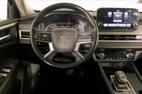 More photos of 2024 Mitsubishi Outlander SE at Cable Dahmer Chevrolet of Independence, MO