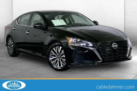 Black 2024 Nissan Altima 2.5 SV for sale in Independence, MO