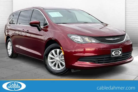 Red 2017 Chrysler Pacifica Touring for sale in Independence, MO