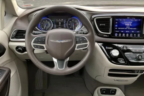 More photos of 2017 Chrysler Pacifica Touring at Cable Dahmer Chevrolet of Independence, MO