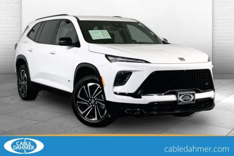 White 2025 Buick Enclave Sport Touring for sale in Independence, MO