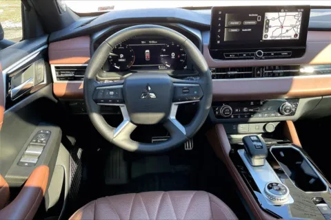 More photos of 2025 Mitsubishi Outlander SEL at Cable Dahmer Chevrolet of Independence, MO