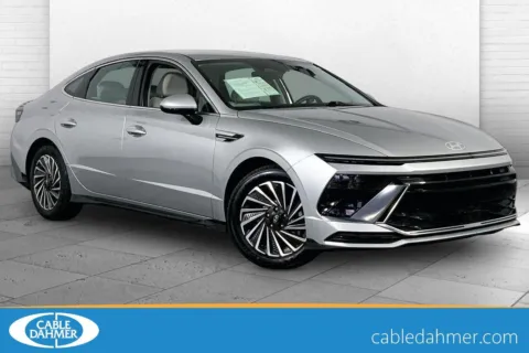 Silver 2025 Hyundai Sonata Hybrid SEL for sale in Independence, MO