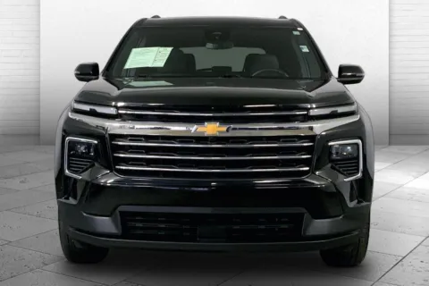 Photos of 2025 Chevrolet Traverse LT for sale in Independence, MO at Cable Dahmer Chevrolet of Independence